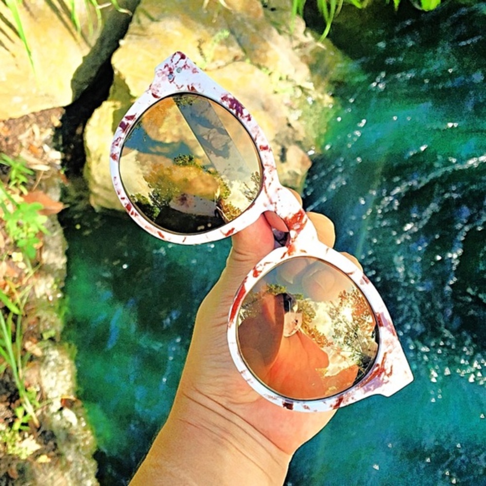 LOWBALL ME "Sarah" High fashion marble Sunnies